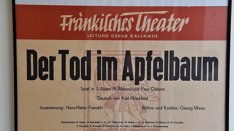 75 Jahre Theater. Das Schloss atmet diese Atmosphäre. Hier ein altes Theaterplakat, als "die Maßbacher" noch auf Schloss Stöckach residierten. Foto: Ronald Rinklef