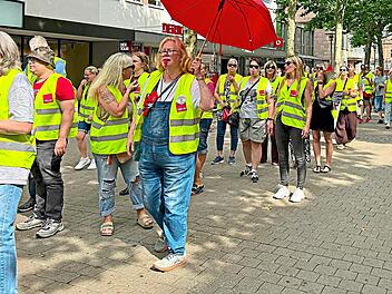 Rund 130 Besch&auml;ftigte des Einzel- und Gro&szlig;handels haben in Erlangen gestreikt. Verdi Mittelfranken