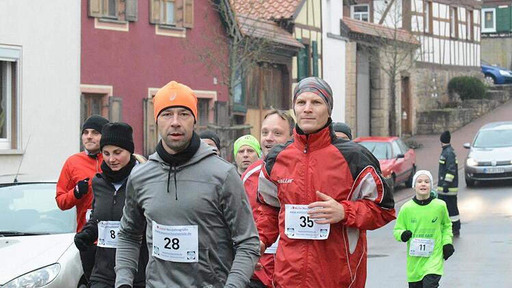 Schnappschüsse vom Fuschter Silvesterlauf.