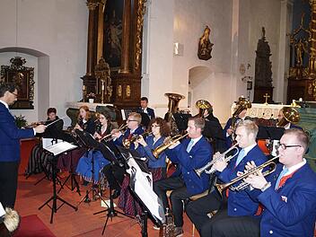 Böhmische Blasmusik spielte der Musikverein aus Egenhausen/ Schleerieth in der Klosterkirche am Kreuzberg.  Foto: Marion Eckert