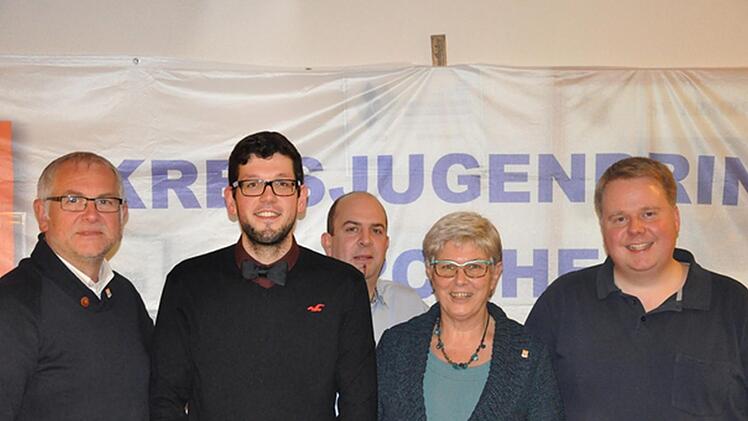 Der Kreisjugendring-Vorstand (v. l.): Wolfgang Erner (Bayerische Sportjugend), Christoph Piltz (verbandslos), Christian Wolfrum (Jugendfeuerwehr), Monika Martin (Bayerische Sportjugend), Thomas Wilfling (verbandslos). Nicht im Bild Heike Wagner (Schützenjugend) Foto: Brigitte Lenke