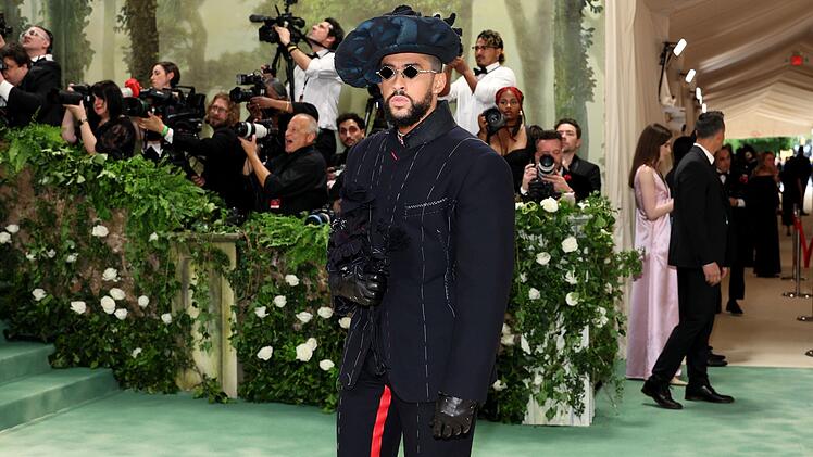Neben seinem musikalischen Talent hat Benito Antonio Mart&iacute;nez Ocasio auch eine Leidenschaft f&uuml;r Mode und Fashion. Auf der Met-Gala zeigte er sich dabei in extravaganten Designer-Outfits.