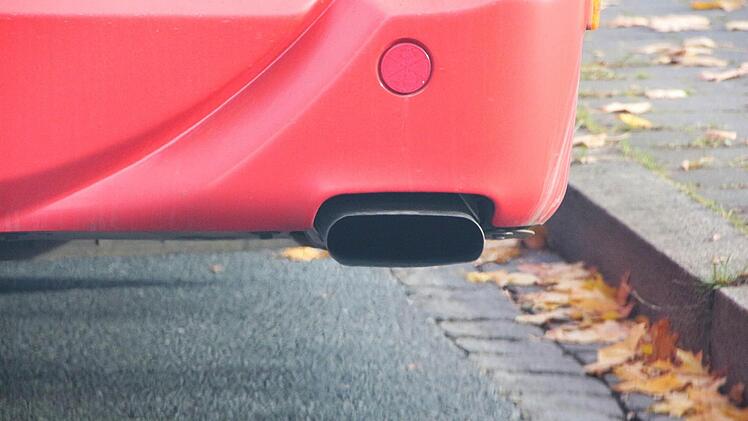 Die Schulbusse in Gräfenberg lassen nach der Einschätzung vieler Betroffener zu oft den Motor laufen.  Foto: Josef Hofbauer