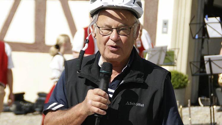 Landrat Rudolf Handwerker eröffnete in Zeil den Main-Rad-Tag und fuhr mit seiner Frau Regine die gesamte Tour von 40 Kilometern.