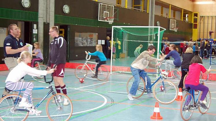 Radball sieht einfacher aus als es ist, das zeigte der Radsportverein Concordia.