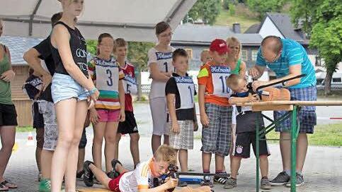 Die Fun-Biathlon-Teilnehmer in Ludwigsstadt werden mit Lichtpunktgewehren schießen.  Foto: privat