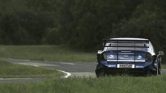 Von Norbert Brenner sah die Konkurrenz auch in diesem Jahr nur das Heck. Der Eichenbühler wiederholte beim 47. Hauenstein-Bergrennen des MSC Rhön den Vorjahressieg. Für die zwei Rennläufe im Opel Vectra GTS V8 DTM benötigte Brenner 3:44.858 Minuten.  Foto: Thomas Hälker