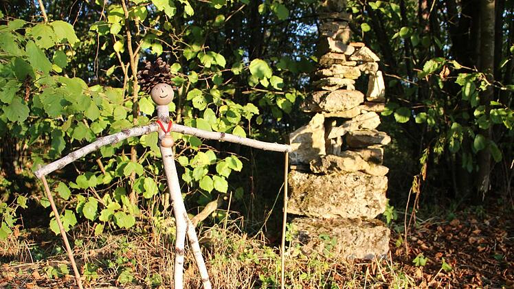 Holzfigur an der Michelskirchruine.Heike Beudert