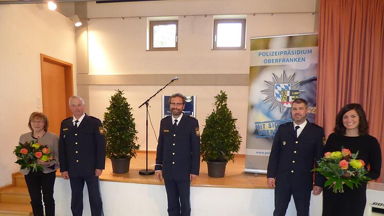 Albertine und Manfred Hänchen, Polizeipräsident Alfons  Schieder, Daniel Hartmann und seine Lebensgefährtin Diana Niscu (von links) Foto: Thomas Weichert