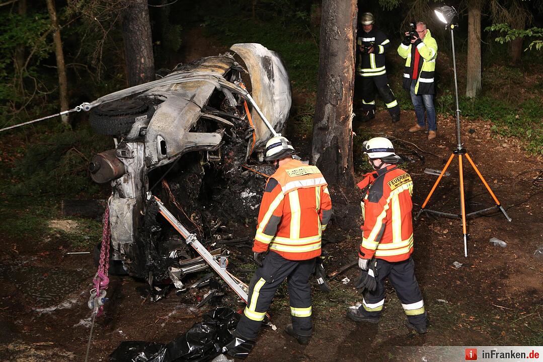 Zwei Menschen verbrennen bei tragischem Unfall bei Eckenhaid