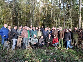 Die Teilnehmer des Rundgangs durch den Althäuser Wald, bei dem die Probleme, mit denen Waldbesitzer und Forstleute kämpfen, deutlich wurden. Thomas Malz