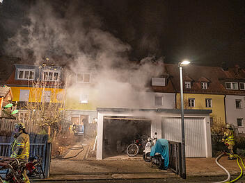 Böller lösen Brand in Reihenhaussiedlung aus - 25.000 Euro Sachschaden