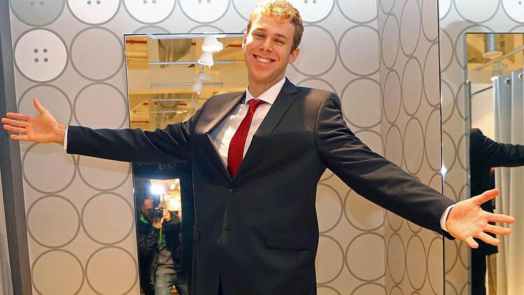 Nicolo Melli macht nicht nur auf dem Spielfeld, sondern auch im Anzug eine sehr gute Figur. Foto: Daniel Löb