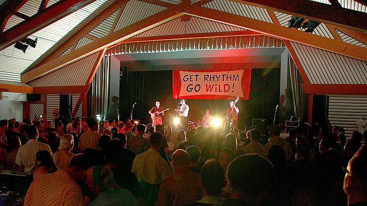 Auf der Bühne des Ebelsbacher Bürgersaals geht es beim "Get Rhythm - Go Wild"-Festival am Freitag und Samstag hoch her.