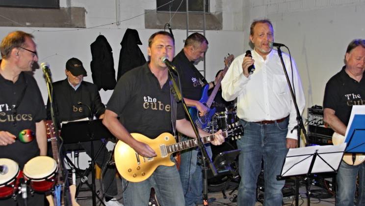 "The Cubes" spielten zugunsten des "Weißen Rings" in Scheuerfeld. Foto: Helmut Will