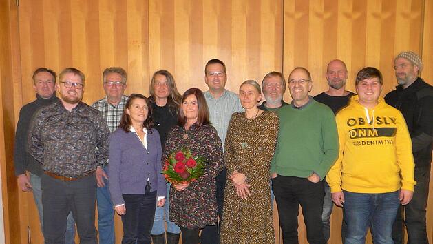 Die Kandidaten der Gr&uuml;nen/B&uuml;ndnis 90 mit Spitzenkandidatin Martina Scheuerer (M., mit Blumenstrau&szlig;) Foto: privat