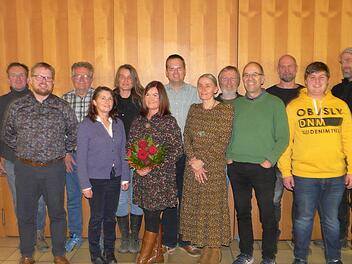 Die Kandidaten der Gr&uuml;nen/B&uuml;ndnis 90 mit Spitzenkandidatin Martina Scheuerer (M., mit Blumenstrau&szlig;) Foto: privat