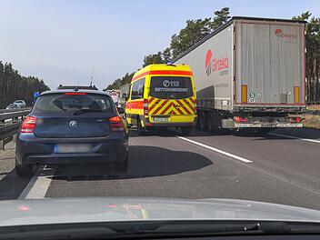 KINA - Der Trick mit den Autos und der rechten Hand