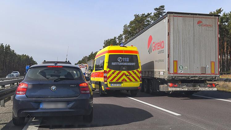 KINA - Der Trick mit den Autos und der rechten Hand