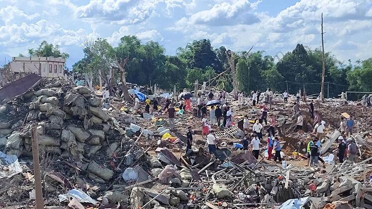 Nach Explosion von Munitionslager in Myanmar