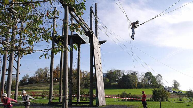 Auf dem Volkersberg - auch nicht im Hochseilgarten - wird keiner hängen gelassen.  Foto: Stephanie Elm