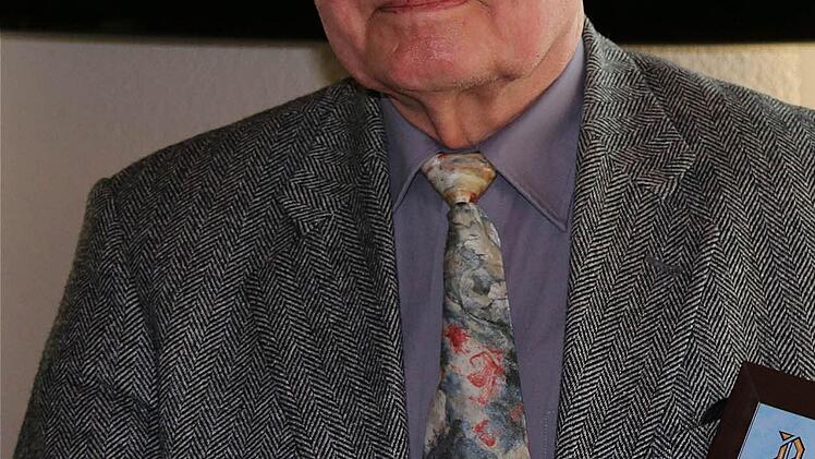 Dankesurkunde für den scheidenden Vorsitzenden Peter Klaje. Foto: Gerd Schaar