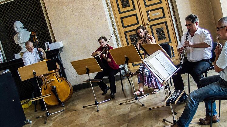 Impressionen vom Nachmittag des Coburger Theaterfestes: Kaffeehausmusik im SpiegelsaalFoto: Jochen Berger