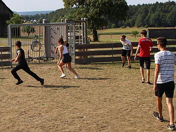In Singenrain trifft sich die Dorfjugend zum Spielen am Oberdorf. Foto: Julia Raab