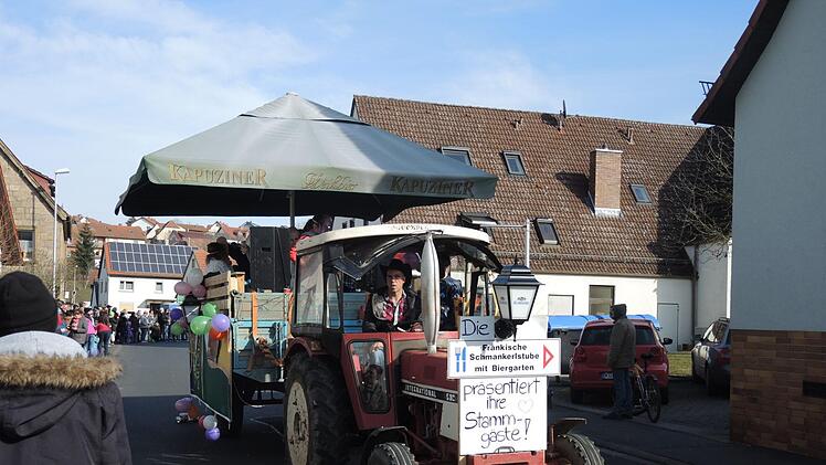 Faschingsumzug in Hausen. Bernd Czelustek