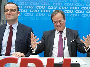 Jens Spahn (links im Bild) und Armin Laschet (rechts im Bild) kandidieren gemeinsam für den CDU-Vorsitz. Foto: Federico Gambarini/dpa