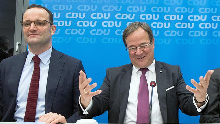 Jens Spahn (links im Bild) und Armin Laschet (rechts im Bild) kandidieren gemeinsam für den CDU-Vorsitz. Foto: Federico Gambarini/dpa