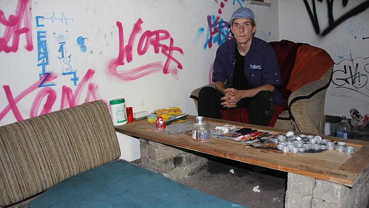 Die Bleibe in einem Abrisshaus soll für Marcel Luther nur eine Übergangslösung sein. Er will da raus. Foto: Helke Renner