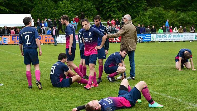Der FC Rottershausen ist Kreisklassist nach einem dramatischen Sieg im Elfmeterschießen gegen den SV Niederlauer. Foto: Anders