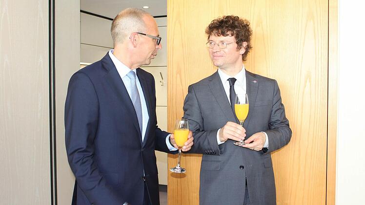 Anstoßen auf ein Gelingen der Kooperation, Landrat Meißner, Minister Predrag Šustar