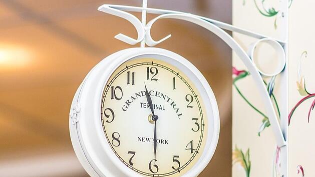 G&auml;be es keine Zeitumstellung, w&uuml;rden wir immer die Zeit des Winters haben - und damit w&uuml;rde es auch im Sommer fr&uuml;h dunkel werden.  Symbolbild: pixabay.com