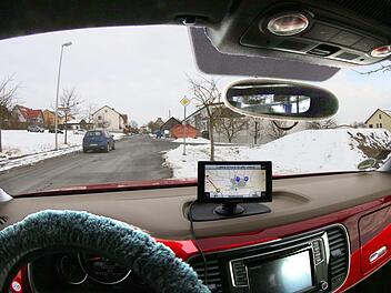 Im Ebenhäuserweg auf Rannunger Gemarkung soll wahrscheinlich in Zukunft "Tempo 30" gelten. Der Oerlenbacher Bürgermeister Franz Kuhn hatte schon letztes Jahr verkündet, dass seine Gemeinde ihren Teil des Weges eventuell schließen und nur noch als Feldweg nutzen will. Foto: Dieter Britz