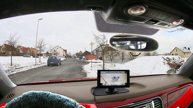 Im Ebenhäuserweg auf Rannunger Gemarkung soll wahrscheinlich in Zukunft "Tempo 30" gelten. Der Oerlenbacher Bürgermeister Franz Kuhn hatte schon letztes Jahr verkündet, dass seine Gemeinde ihren Teil des Weges eventuell schließen und nur noch als Feldweg nutzen will. Foto: Dieter Britz