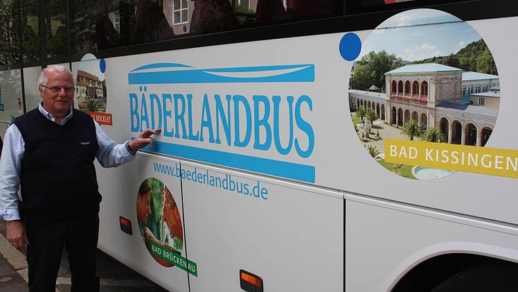 Walter Schmitt und seine Kollegen befördern mit den Bussen im Landkreis Fahrgäste mit Kurkarte jetzt ohne zusätzliche Kosten.  Foto: Bartl/archiv