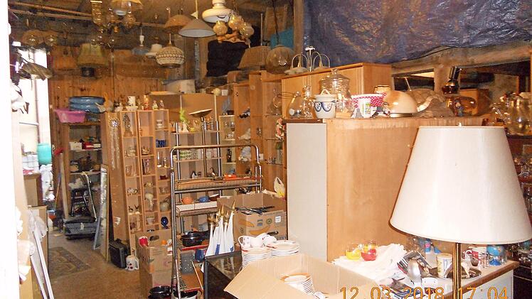 "Wir wissen noch genau, wo wir was suchen und finden können", sagt Freddy Greubel zu dem eingelagerten Warensortiment.