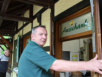 Franz Roppelt lässt seinen Bierkeller in über 30 Jahren erstmals während der Keller-Saison sonntags geschlossen. Foto: Ronald Heck