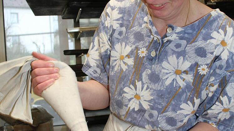 In der Bäckerei Groß werden zur Faschingszeit traditionelle Mohrenköpfe gebacken.  Foto: Sonja Adam