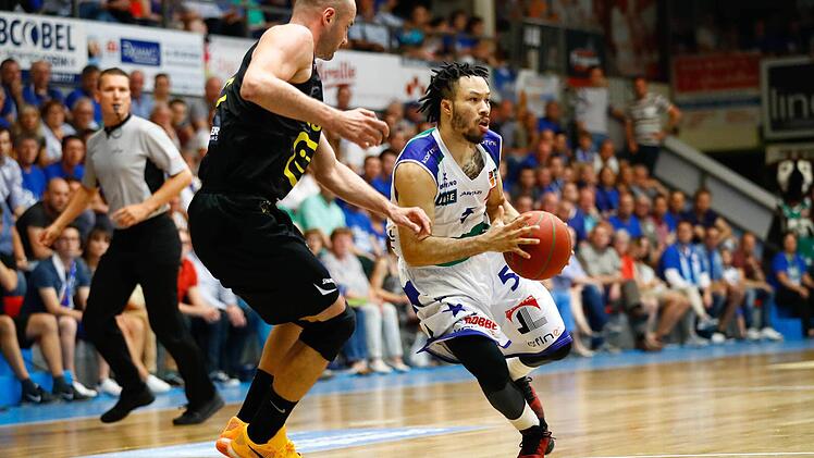 Kyan Anderson (rechts) wird in der neuen Saison das Spiel von Medi Bayreuth lenken. Foto: Imago