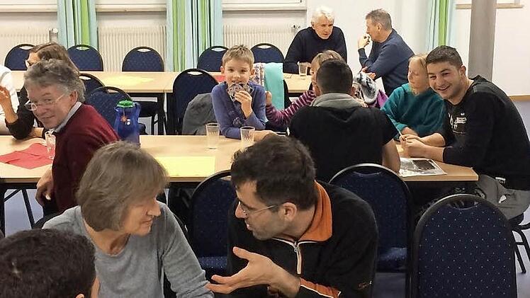 Mitglieder des Helferkreises bei einem Treffen mit von ihnen betreuten Flüchtlingen Foto: privat