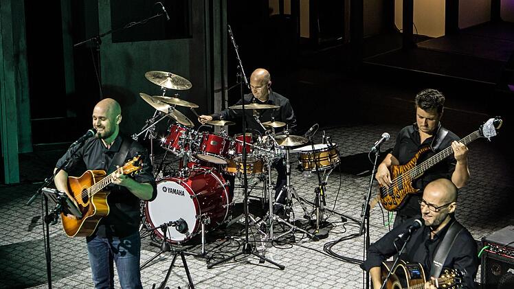 Reichlich Applaus verdiente sich die Band Black Star bei ihrem Auftritt im Landestheater Coburg im Rahmen des Festivals "It'z Jazz".Foto: Jochen Berger