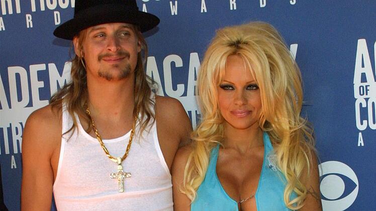 Pamela Anderson ist ein Kurzzeit-Ehen-Profi. Ihre Ehe mit dem Sänger Kid Rock hiel nur wenige Monate.
