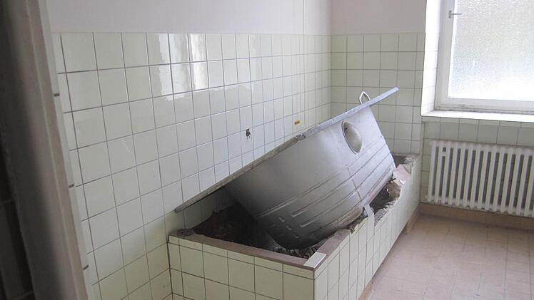 Während diese Wanne aus dem Latschen gekippt ist.