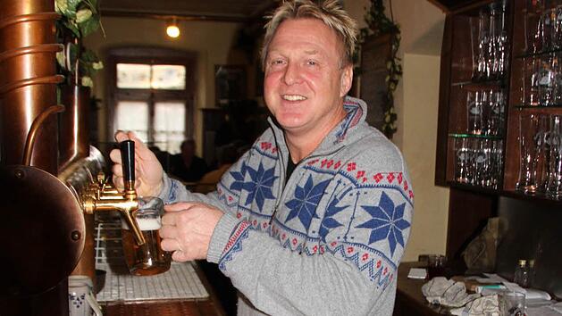 Uwe Koschyk wird k&uuml;nftig mehr f&uuml;r die Halbe Bier verlangen. Er sieht aber auch Vorteile in der Einf&uuml;hrung des Mindestlohnes. Foto: Peter Groscurth