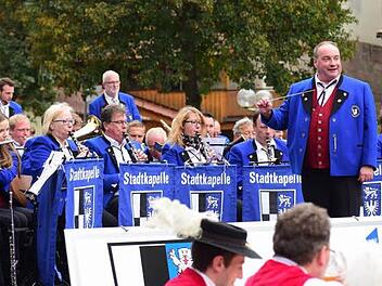 Die Stadtkapelle Kulmbach unter Thomas Besand absolvierte einen fulminanten Auftritt zum 165. Geburtstag im Grünzug. Fotos: Stephan Herbert Fuchs