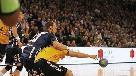 Eine schweren Stand am gegnerischen Kreis hatte Dominic Kelm.