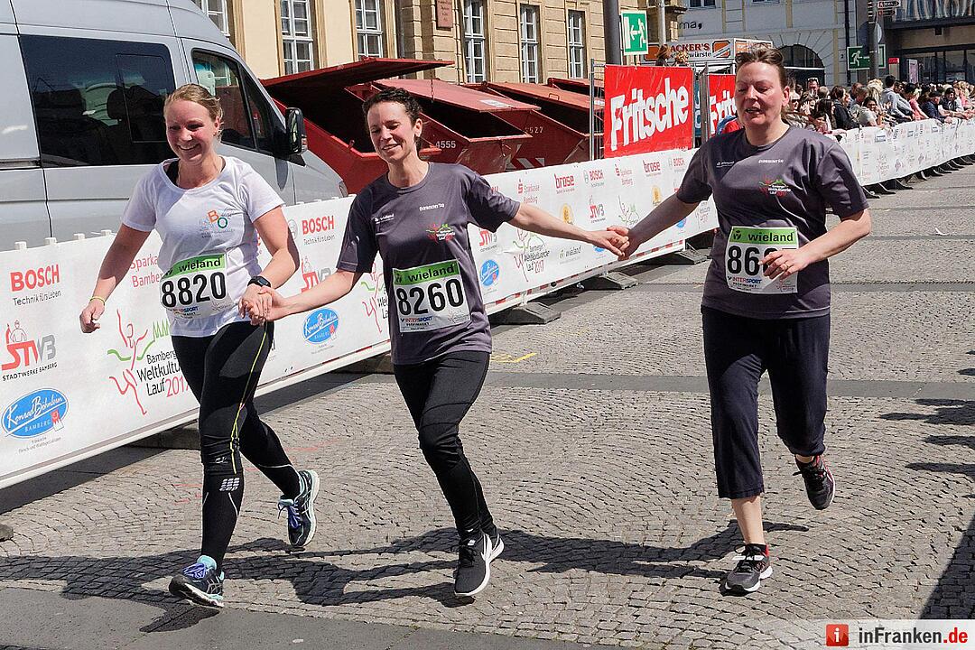 Weltkulturerbelauf 2017 in Bamberg: Der Zieleinlauf am Maxplatz